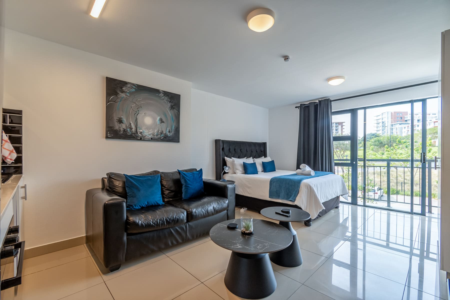 Lounge and dining space in Studio Azure